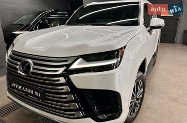 Lexus LX  2022
