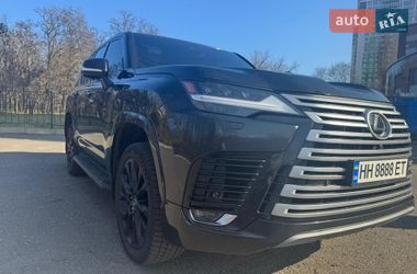 Lexus LX  2022