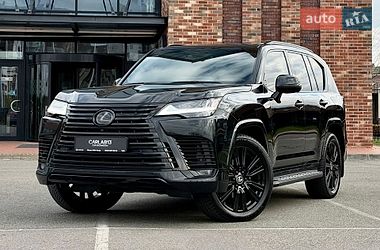 Lexus LX  2022