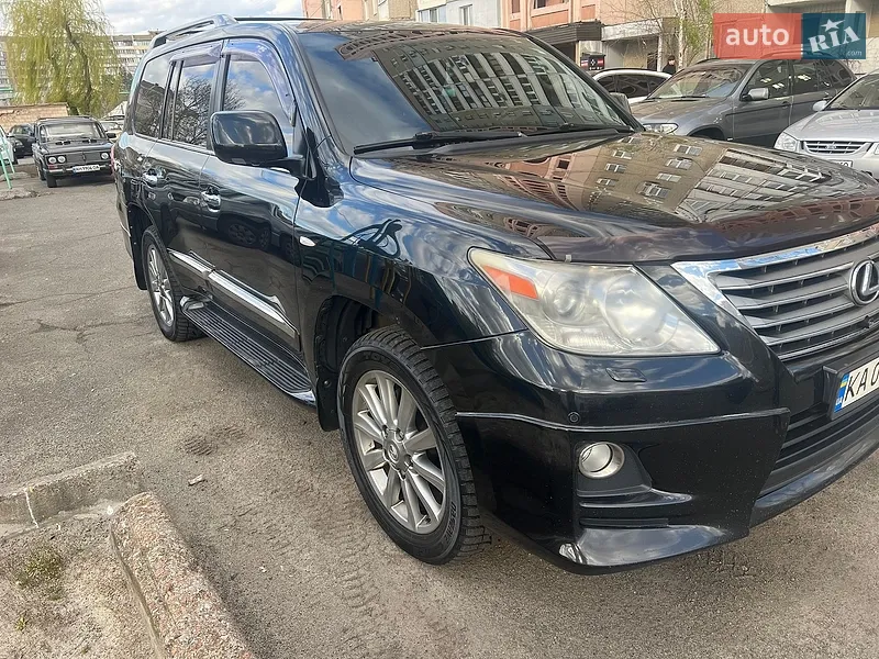 Lexus LX 2011