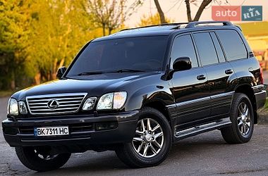 Lexus LX  2005