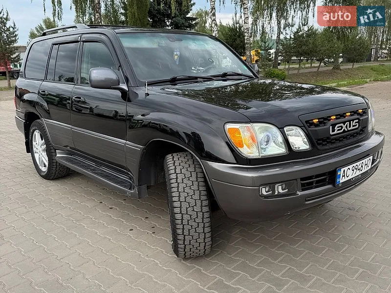Lexus LX