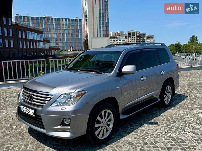 Lexus LX