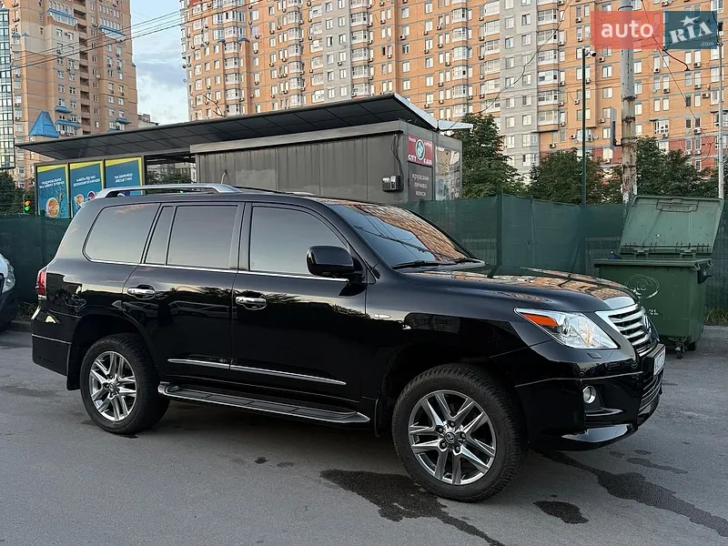 Lexus LX 2011