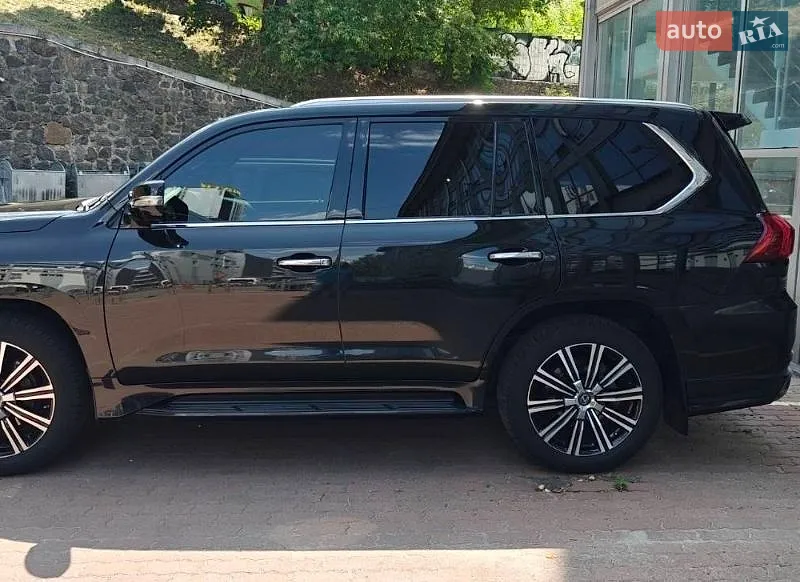 Lexus LX
