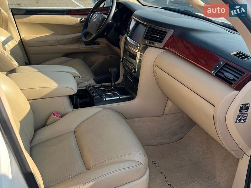 Позашляховик / Кросовер Lexus LX 2008 в Києві