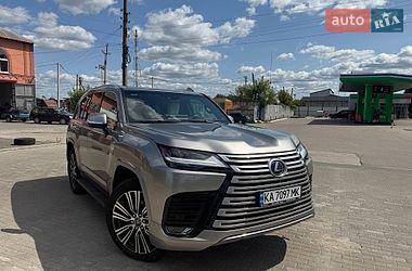 Lexus LX  2022