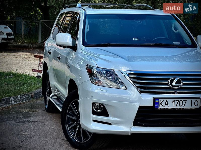 Внедорожник / Кроссовер Lexus LX 2011 в Киеве