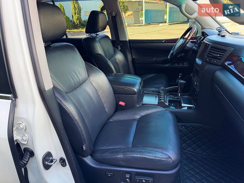 Внедорожник / Кроссовер Lexus LX 2011 в Киеве