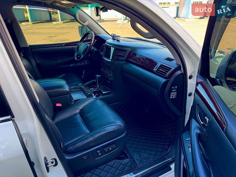 Внедорожник / Кроссовер Lexus LX 2011 в Киеве