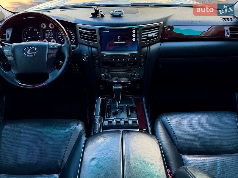 Внедорожник / Кроссовер Lexus LX 2011 в Киеве