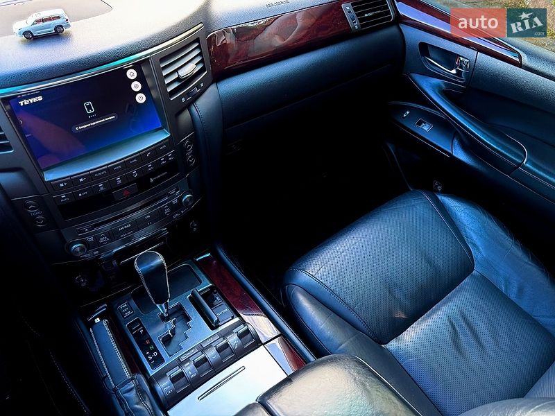 Внедорожник / Кроссовер Lexus LX 2011 в Киеве