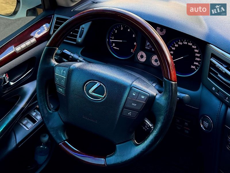 Внедорожник / Кроссовер Lexus LX 2011 в Киеве