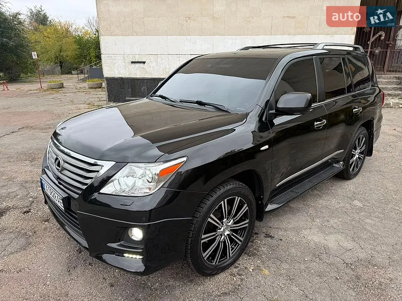 Lexus LX