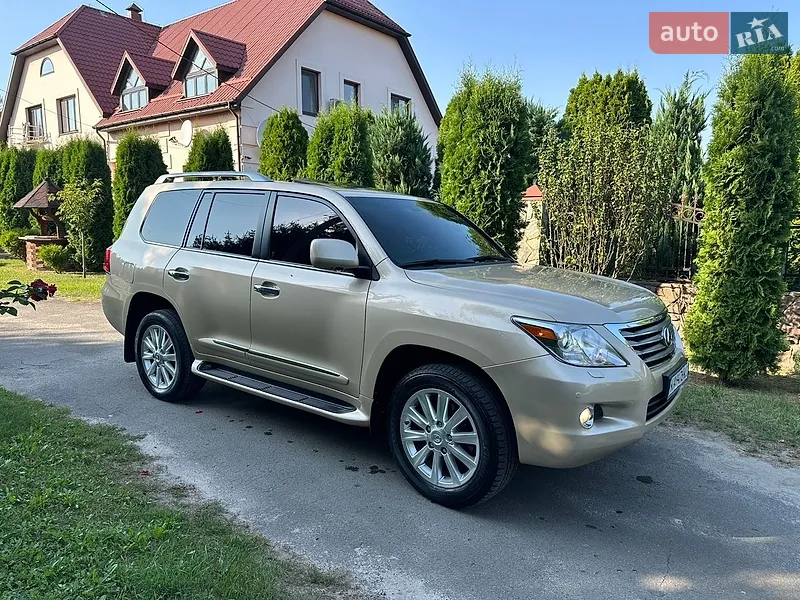 Lexus LX