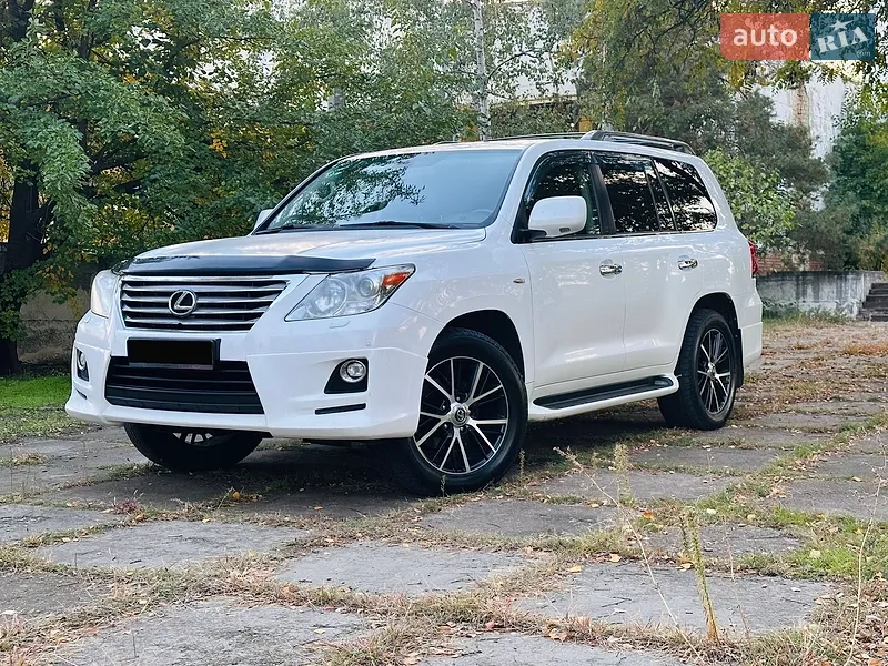 Lexus LX 2011