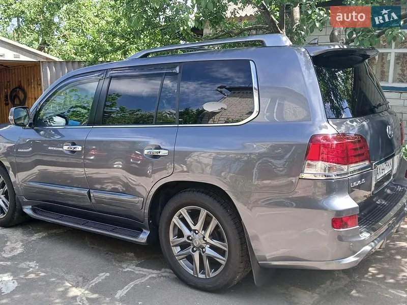 Lexus LX