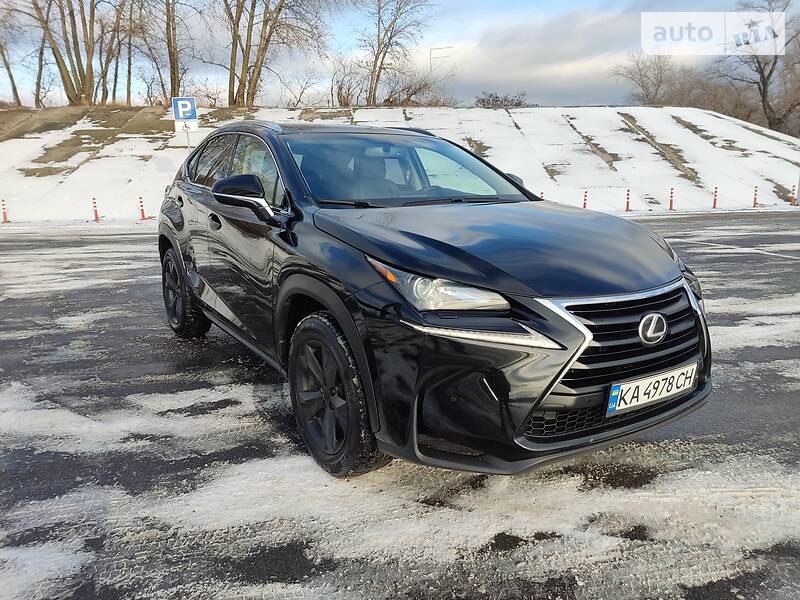 Позашляховик / Кросовер Lexus NX