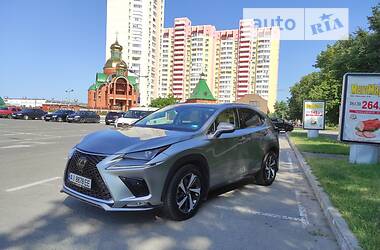 Lexus NX  2020