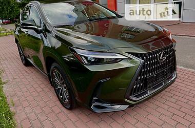 Lexus NX  2022