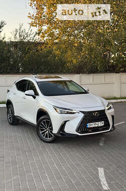 Lexus NX  2022