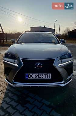 Lexus NX  2020