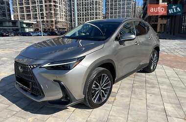 Lexus NX  2022