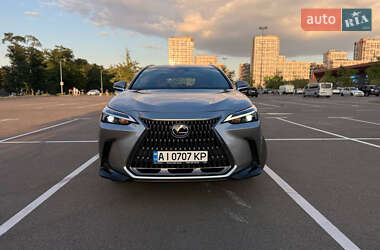 Lexus NX  2022