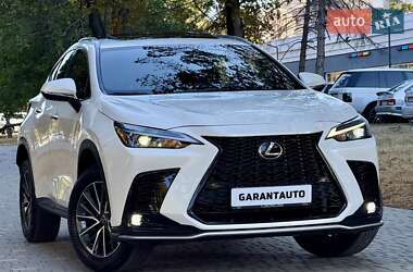 Lexus NX  2023