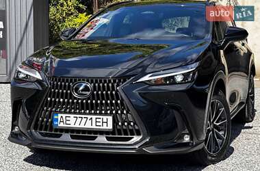 Lexus NX  2022
