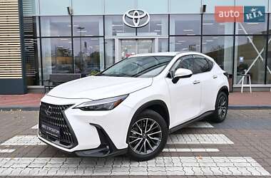 Lexus NX  2022