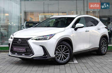 Lexus NX  2023