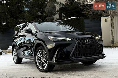 Lexus NX  2022