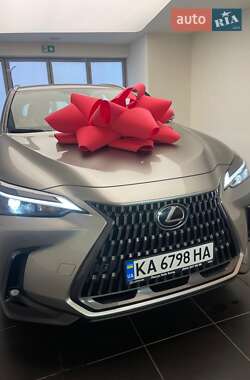 Lexus NX  2023