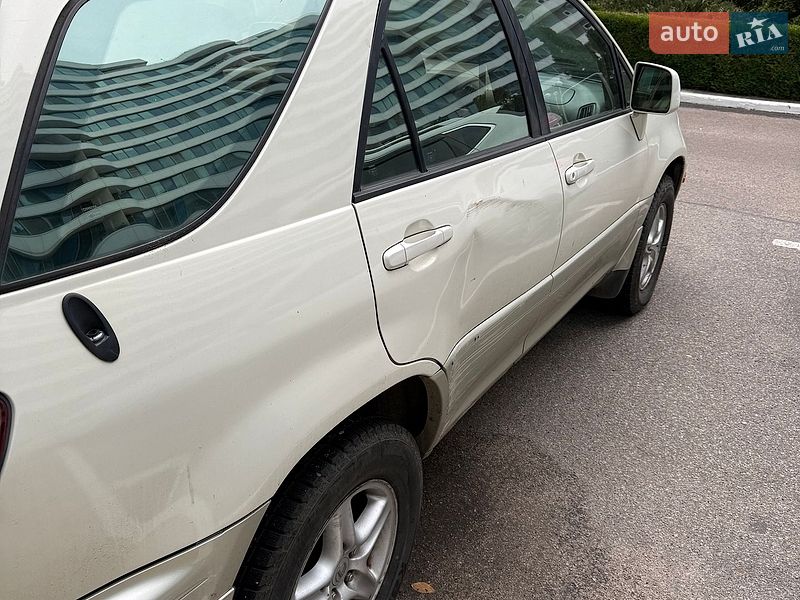 Внедорожник / Кроссовер Lexus RX 2000 в Одессе