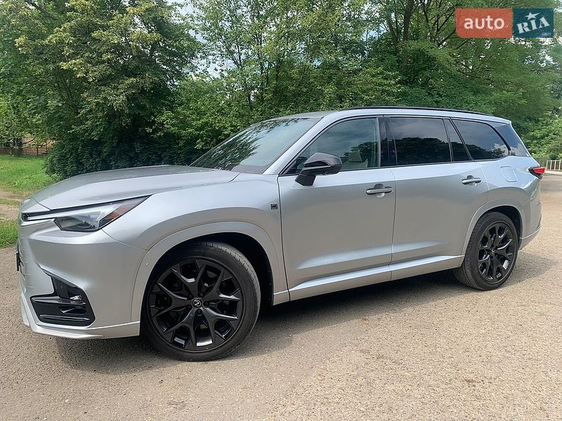 Легковые Lexus TX