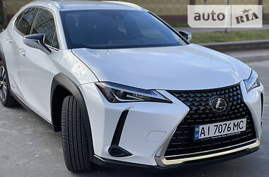 Lexus UX  2020