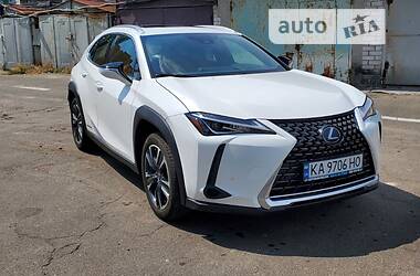 Lexus UX  2020