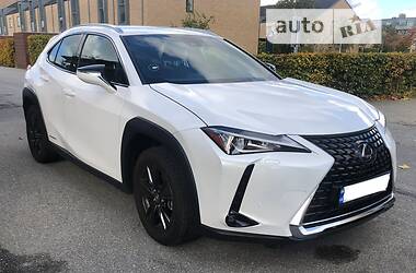 Lexus UX  2021