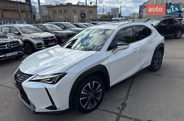 Lexus UX  2020