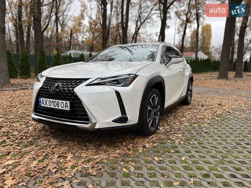 Легковые Lexus UX