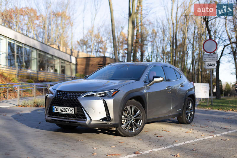 Легковые Lexus UX
