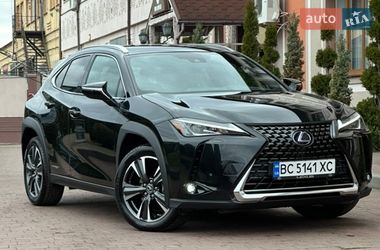 Lexus UX  2021
