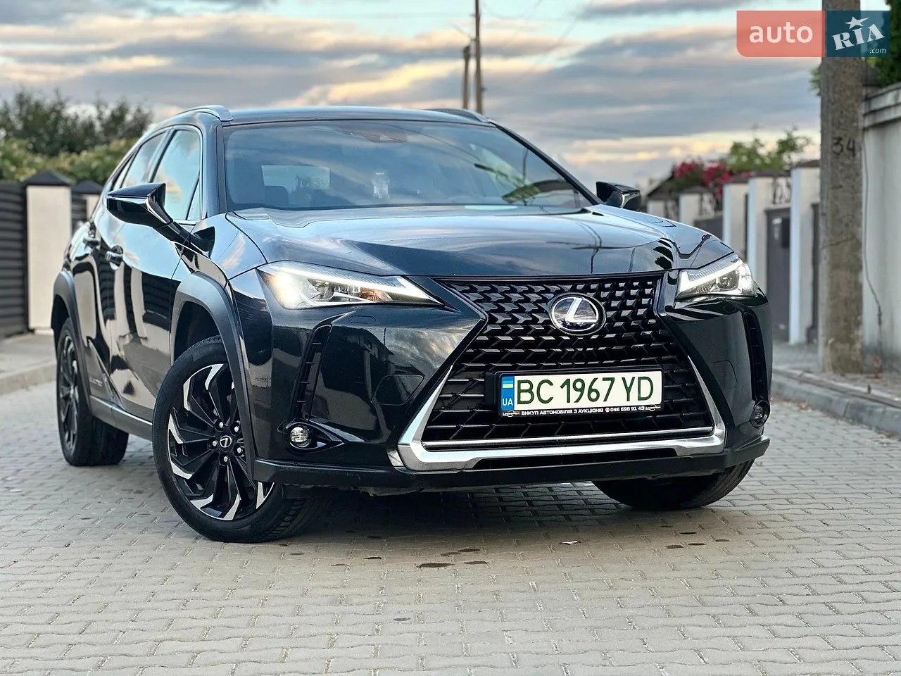 2020 Lexus UX - фото 1
