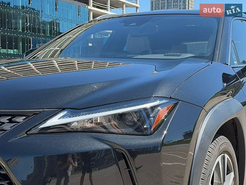 Легковые Lexus UX