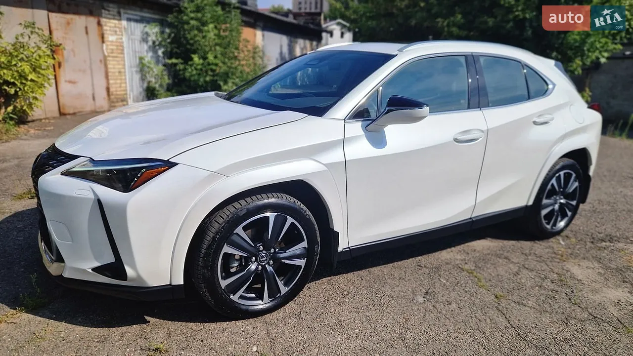 2025 Lexus UX - фото 1