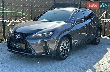 Lexus UX 2025