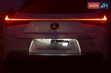 Lexus UX  2020