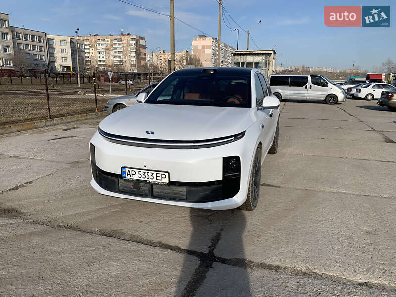 Легкові Li Auto L6