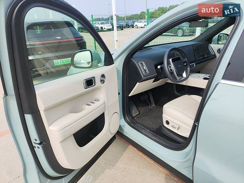 Внедорожник / Кроссовер Li Auto L6 2025 в Одессе
